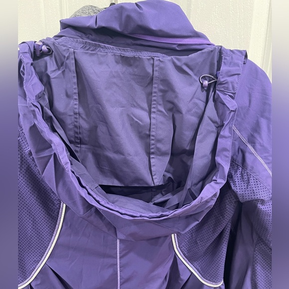 Lululemon running jacket/windbreaker Size 4 - Picture 4 of 6